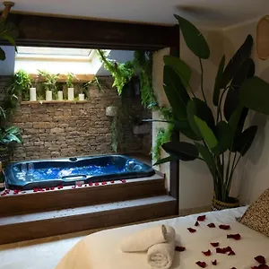 Appartement Insolite Avec Jacuzzi Privatif, Millau