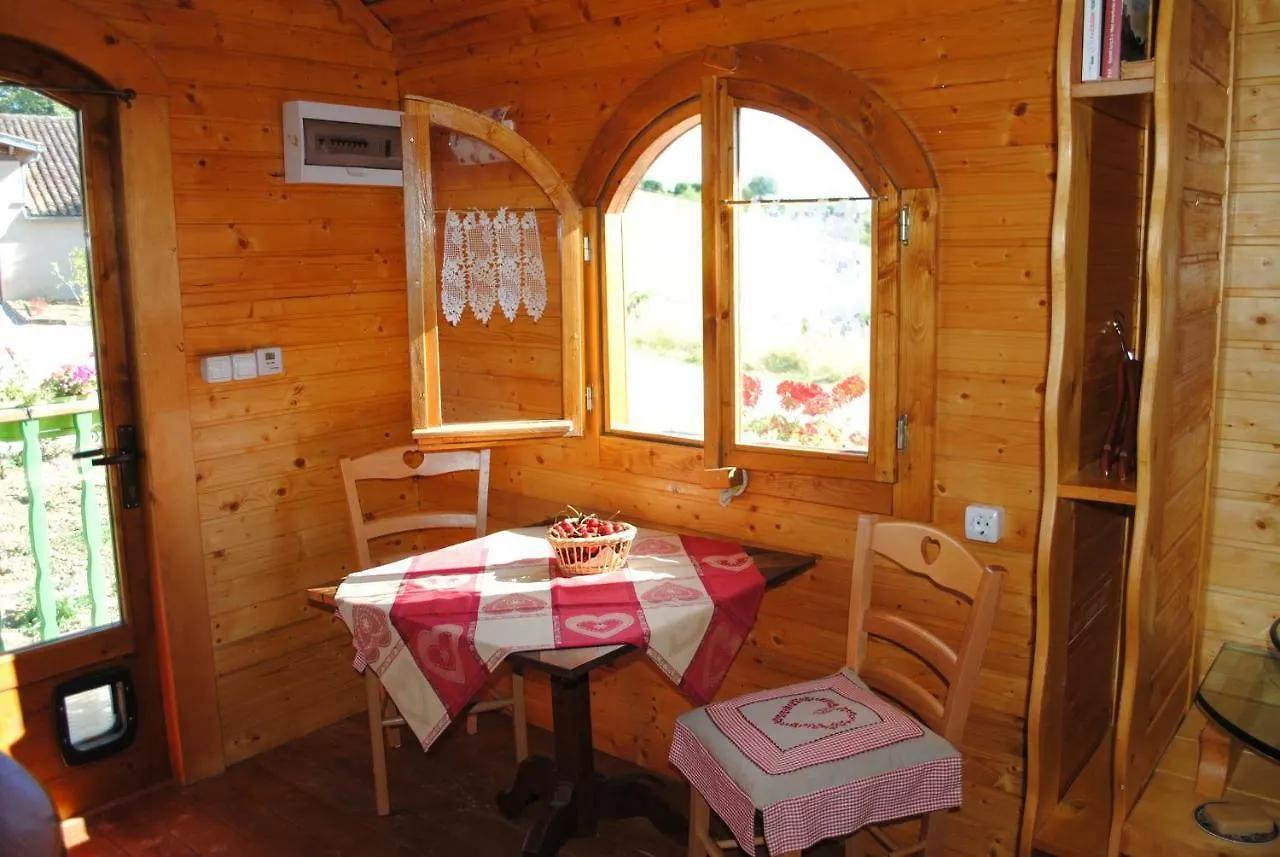Séjour à la campagne Maison d'hôtes la Roulotte du Cos à Lamothe-Capdeville