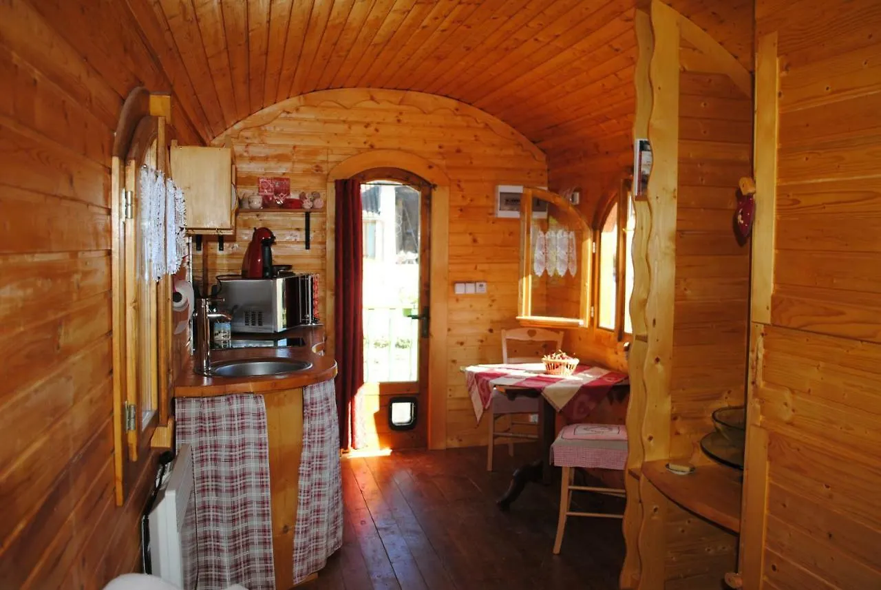 Maison d'hôtes la Roulotte du Cos à Lamothe-Capdeville Séjour à la campagne